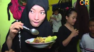 Heboh Gaya Makan Zaskia