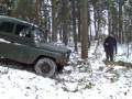 videos de UAZ tahani stromu pres potok