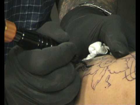 Here you can see the cheyenne hawk tattoo machine in action.