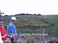 Vitor Gestão Ambiental mostra o contraste das culturas e das formas de cultivo e exploração do solo, e de seus recursos naturais, no municipio de Muliterno, RS, onde um riquissimo Bioma natural esta sendo modificado, de forma totalmente errada, e sem a utilização da Gestão Ambiental, mas tambem existem produtores da agricultura familiar que buscam harmonizar e minimizar os impactos ambientais, e buscam promover a geração de renda de forma sustentável, com o trabalho de policultura organica.A agricultura nos moldes atuais tem causado sérios problemas ao meio ambiente: arações contínuas e profundas, a erosão, muitas vezes causada pela monocultura, a poluição devido às queimadas, ao uso de agrotóxicos, que pode causar a contaminação de alimentos, e a não utilização racional dos recursos naturais. Semelhante ao que ocorre na indústria, também a agricultura ganhou em desenvolvimento tecnológico, diminuindo o ciclo da produção das culturas e visando alcançar maiores lucros, contudo permitir o avanço de um artificialismo. Na natureza tudo se relaciona com tudo, e as alterações efetuadas em alguns de seus componentes alteram todo o ecossistema, como por exemplo: a mecanização intensiva pressupõe grandes monoculturas que significam radical simplificação do ecossistema agrícola, o que pode comprometer a qualidade do produto final. Além disso as únicas utilizadas recentemente são inadequadas às condições tropicais da agricultura brasileira. Mudar é essencial para que o futuro da agricultura possa garantir não só a sobrevivência do homem, com alimentos saudáveis, mas principalmente, garantir a qualidade de vida das gerações futuras. A agricultura convencional é aquela agricultura que se baseia na monocultura e na utilização de agrotóxicos. Essa agricultura prejudica a natureza, e se não tomarmos cuidado pode vir a causar doenças. Com a utilização de agrotóxicos nos alimentos, a água da chuva arrasta-os, penetrando na terra que vai para os rios e assim contaminando-os. Ela também causa a degradação do meio ambiente e a redução de mão-de-obra, deixando assim desempregados.