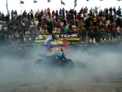Ponte en forma haciendo stunt > video entretenimiento Ponte en forma haciendo stunt