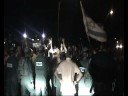 המהומות בעכו חלק ב' כל היהודים מתארגנים להפגין אך כח משטרה של 700 שוטרים מצליח להדוף את כל היהודים שרוצים לנקום בערבים