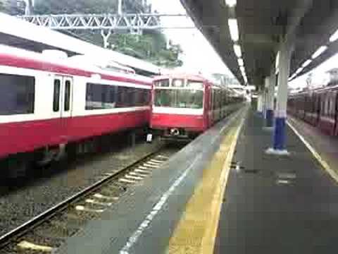 堀ノ内駅　800形普通京急久里浜　2番線入線