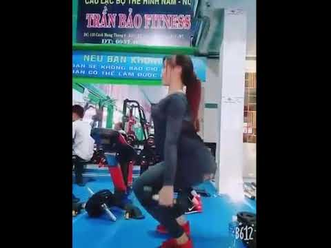 Đi tập gym chỉ cần ƯỠN hết cỡ ra như vầy là mông với ngực cũng tự động bự :))
