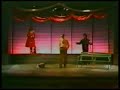 nit de sant joan - teatre romea - barcelona 1981 - dagoll dagom.
** lletra :
jo no s� pas on �s la clau del foc.
s'ha fet tan curta i suau aquesta nit.
ha estat un somni sense haver dormit.
 
distant i c�lid s'ha esva�t l'amor.
vaig recollint les cendres del fest�.
resta present un eco indefinit.
com un murmuri del que aqu� s'ha vist.
 
comen�a el dia i una nova llum
esbargir� records nascuts del fum.
un fil perdut et mou el sentiment.
s�n coses que sempre han estat pendents.
paraules tendres, temps intemporals
es manifesten de forma ideal,
aquesta nit per a tu. 
 
per� si et creguessis que el m�n �s rod�,
que l'aigua mulla i el sol fa escalfor,
aquests moments no haurien existit.
si �s cert o no, mai no ho sabria dir,
quan els desitjos es tornen reals,
i l'incre�ble �s all� tan normal,
ad�u et dic, ad�u siau.