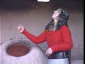 LAWKE DİN LAWKE DİN 

lawke din 
Ez bum ronahîya dîrokê
Ji evîna te
Bûm stêrkeke çavzer
Di her şevên reş û tarî de
Bûm tava roja hêlasor
Di nava mij û moranê de
Ez bûm tu,
Ji evîna te
Li te digerim hê, evînamin Hasan KIZILGÜL
Hê li te digerim li te...
Her kû min te dît
Çiqas tarî bê jî şev
Stêrk dîsa hene
Min bang û gazî kir
Li canan a dilê xwe

Etrafıma bakıyorum anam,kardeşlerim,akrabam ve dostlarım
Dicle Hastahanesi önündeyim Çıkış kapısındayım...
Bekleyenlere, kalabalığa bakıyorum...
Dalmışım omzuma dokunan bir el. kendime geliyorum....
Karşımdaki dayım.gözleri dolmuş,
Boğazına bir şeyler düğümlenmiş konuşamıyor...

o an anladım ama kabullenemiyordum....
Anama baktım oturmuş derin derin düşünüyor garibim...
Ya kardeşlerim,esat,ayşe,gülhan,emine ve aziz .....

Babam ölmüş...

O an babamı aslında ne kadar yanlış tanıdığımın
 ve aslında ne kadar yanlış bir evlât rolü oynadığımın farkına varıyorum...
Ama nafile...
 
Bunu ben ancak 