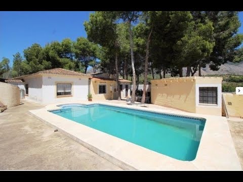 Cozy villa on a plot of 20 acres in Altea, at the Costa Blanca