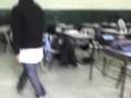 videos de los chicos PATEANDO LA CARTUCHERA DE UN GIL