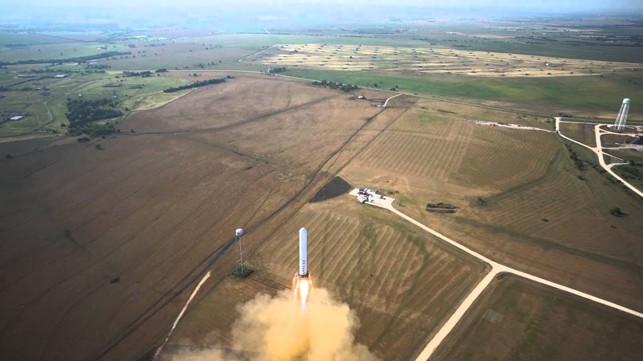 Incredible Aerial Footage of SpaceX ‘Grasshopper’ Vertical Takeoff & Landing