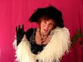 tres bien, Yvette Guilbert