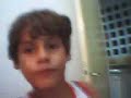 Leandrinho enrolado na leitura