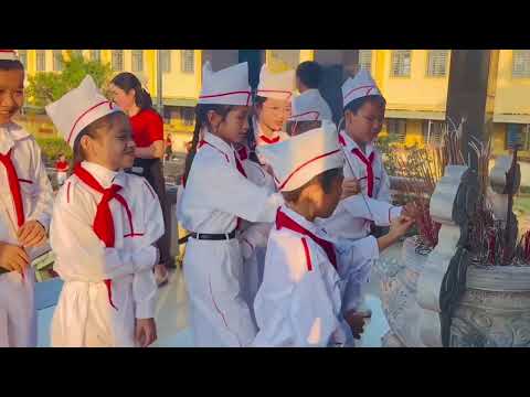 Hoạt động chào mừng ngày 22/12 Trường tiểu học Diễn Đồng