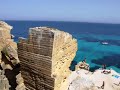 Dalle cave di tufo al mare turchese: un'isola deliziosa da girare in bici