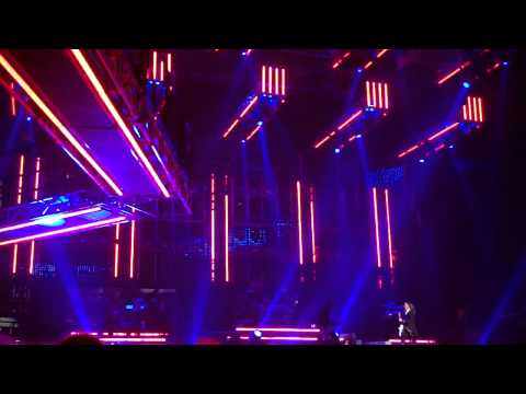 tsodes - Very short clip showing more of catwalk. Partial version of Mozart and Memories from 11-4-2010 concert at Wells Fargo Arena in Des Moines.