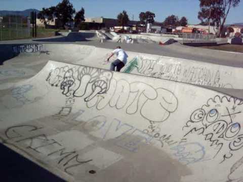 BMX BIKES TRICKS STUNTS CRASHES