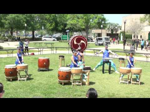 Valencia College Asian Festival 2013 – Matsuriza Taiko Drumming – ODaiko Solo & Mutsumi w/Hayagake Valencia College Asian Festival 2013 – Matsuriza Taiko Drumming – ODaiko Solo & Mutsumi w/Hayagake