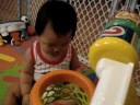 082708 玩鋼琴的Aaron.mpg
