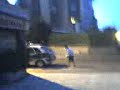 Takeando coche de policia
