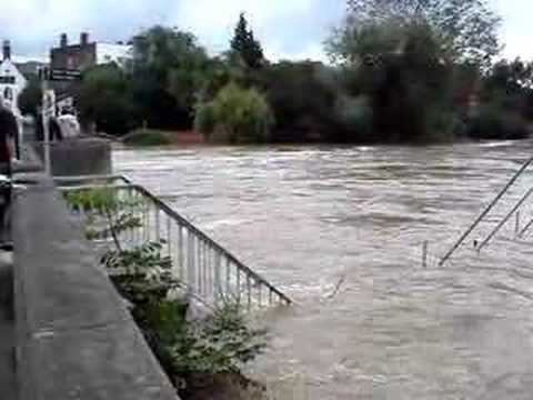 River Avon in Flood at Tewkesbury ...