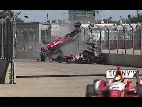 Dario - IZOD IndyCar Series: Spetacular Car Crash in Houston IZOD IndyCar Series: Espectacular accidente en el circuito urbano de Houston.