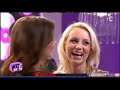 les deux chroniqueuses de l'�mission elodie gossuin et muriel cousin s'embrassent � plusieurs reprises pour le compte d'un d�fi. http://urlz.fr/2ff.