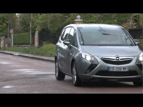 tourer - La troisième génération de Zafira est arrivée à l'automne dernier : elle s'appelle désormais Zafira Tourer et cohabite dans la gamme avec l'ancien modèle qui...