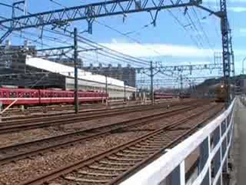 京急デト11-12形通過