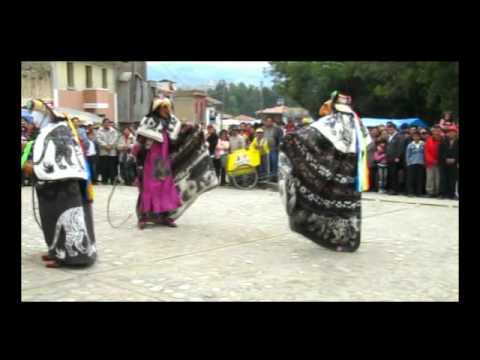 Peruanos enseñan cómo se baila la huaconada de Mito