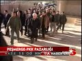 Peşmergenin PKK'yı karşılama anıSınır ötesi kara operasyonuyla köşeye sıkışan PKK militanları, 'sivil vatandaşın geçiş yolu' iddiasıyla vurulmasına tepki gösterilen yıkık köprüde peşmergeyle karşı karşıya geldi.28 Şubat 2008 11:57Peşmergenin PKK'yı karşılama anıSAMAN FAKHRİ'nin haberiTürk Silahlı Kuvvetleri'nin (TSK) Kuzey Irak'ta düzenlediği sınır ötesi kara operasyonunda tamamen köşeye sıkışan PKK militanları, 'sivil vatandaşın geçiş yolu' iddiasıyla vurulmasına tepki gösterilen yıkık köprüde peşmergeyle karşı karşıya geldi.Geçen hafta sonunda Diyarbakır 2'inci Taktik Ana Jet Üs Komutanlığı'ndan kalkan savaş uçaklarının bombardımana tutarak imha ettiği köprünün üzerinde kaçmaya çalışan örgüt üyelerine, peşmergeler tarafından izin verilmedi.Irak'ın kuzeyindeki Bölgesel Yönetim'in 'sivil halkın geçiş noktası' dediği, ancak TSK'nın, 'terör örgütü PKK militanlarının örgüt kamplarına çıkan yolda geçiş güzergahı' diye açıklama yaparak F-16'larla vurduğu aynı köprüde, PKK militanları ile peşmergeler karşı karşıya geldi.Amedi, Avaşin, Hakurk ve Kandil civarlarındaki sığınaklarla irtibatı sağlayan köprü olarak gösterilen Zap Çayı üzerindeki Balında Köprüsünde, peşmerge PKK'lılara geçit vermedi. PKK'lı teröristlerin, yoğun çatışmalardan bunalarak kaçmaya çalıştığı tahmin ediliyor.2. Ordu Komutanlığı sevk ve idaresinde Jandarma Asayiş Kolordu Komutanlığı birlikleri tarafından yürütülen kara harekatının 7. gününde, vurulan köprü üzerinden Amediye ve Dohuk istikametine kaçmaya çalışan teröristlerin, TSK tarafından daraltılan çemberden kurtulmak için kamp değiştirdiği ve oldukça tedirgin oldukları gözlendi. İHA muhabirinin kaç kaybınız var sorusuna teröristler, 'bilgi yok' ºeklinde cevap verdi.Irak'ın kuzeyindeki Bölgesel Hükümet, Diyarbakır 2'inci Taktik Ana Jet Üs Komutanlığı'na bağlı F-16'lar tarafından PKK militanlarının geçiş güzergahı olarak kullandığı gerekçesiyle Dohuk'a bağlı Amediye, Şirye, Şeladize ve Rekan bölgelerini birbirine bağlayan Balında Köprüsünün de aralarında bulunduğu 4 köprüyü vurmasına tepki göstermiş, bu köprüleri sivil halkın kullandığını iddia etmişti.Ancak, 'sivil vatandaşların kullandığı' öne sürülen yıkık köprüden bugün PKK'lı teröristler geçiş yaparken Peşmerge engeline takıldı.İHA