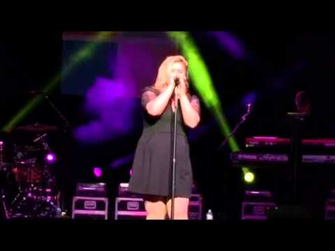 Kelly Clarkson “Shake it Off” Taylor Swift cover Buffalo 10/25/14