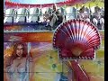 Marie-Claire in het bankje op de kermis