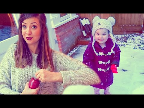 PLAYING IN THE SNOW WITH ZOELLA!