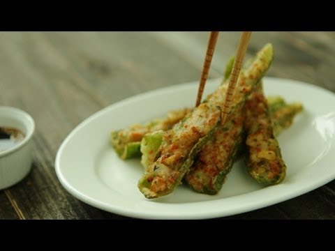 gochu - [korean street food] deep fry green chilli pepper, gochu twikim, 고추튀김 Learn how to make a green chilli pepper recipe!! ☞ Go to http://mykoreanrecipe.com/stre...