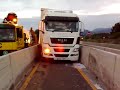LKW Crash in Baustelle wohl zu breit LKW Crash in Baustelle wohl zu breit