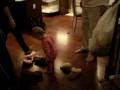 videos de Taylor trying on papas shoes 11-08 005.mov