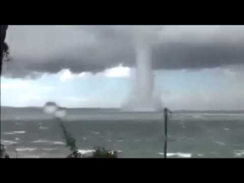 MASSIVE Water Spout / Tornando CAUGHT ON CAMERA