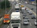 2a part de 4Uns 400.000 vehicles entren i surten de Barcelona pels 55 carrils de circulació que hi dónen accés. Si no hi ha cap sorpresa, es poden moure amb una certa fluïdesa. Però si plou o hi ha accidents greus o en llocs crítics, la cosa es pot complicar molt i els temps de viatge es poden doblar. Per desenes de milers de persones, les cues de trànsit són una rutina irritant. El 