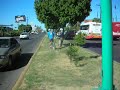 lucerna araiza en una bici en boxers