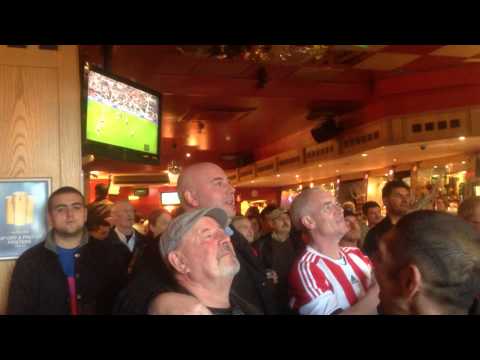 Sunderland - The last few minutes of Sunderland V Newcastle Derby game October 2013. Filmed at Sinatra's' Pub in Sunderland City Centre.