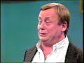 jochen busse und rainer basedow sprechen �ber die bedeutung des computers zu beginn des jahres 1989.