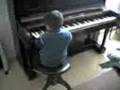 Totó tocando el piano
