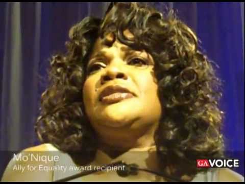 Mo'Nique accepts 'Ally for Equality' award at 2011 Atlanta Human Rights Campaign Dinner Gala