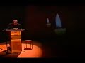 A reading of the Frisian poem 'Sy wennet yn in baarnend hûs'