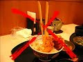 Comer con palillos