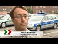 In den frühen Morgenstunden ist es auf der A3 zu einem aussergewöhnlichen Unfall gekommen. Ein 46-jähriger PKW Fahrer aus Oberhausen war mit seinem Fahrzeug im Kreuz Kaiserberg in der Tangente Richtung Venlo unterwegs. Mit weit überhöhter Geschwindigkeit nahm er hier die Mittelschutzplanke als Sprungschanze, flog 200 Meter durch die Luft über das Brückengeländer und schlug auf der darunterliegenden Autobahn 3 auf. Der Fahrer wurde in seinem Fahrzeug eingeklemmt und erlitt lebensgefährliche Verletzungen. Ein nachfolgender Pkw konnte nicht mehr ausweichen und kollidierte mit dem Fahrzeug. Der 46-Jährige wurde in seinem Fahrzeug eingeklemmt und musste von der Feuerwehr befreit werden. Der Fahrer des nachfolgenden Fahrzeugs wurde nur leicht verletzt. Es staute sich der Verkehr bis zu zehn Kilometer in Fahrtrichtung Köln.