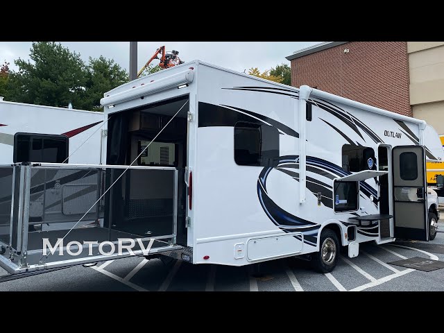 2022 Outlaw Toy Hauler - Thor Class C Motorhome in RVs & Motorhomes in Richmond