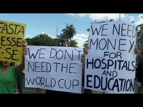 foot - Une classe moyenne qui place les services publics devant le foot. ... euronews, la chaîne d'informations la plus regardée en Europe. Abonnez-vous et recevez ...