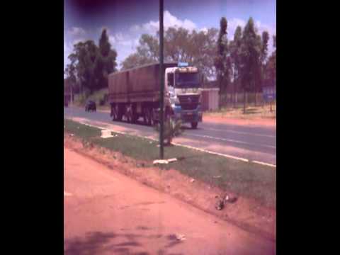 xapetuba - muito movimento , rodovia perigosa.