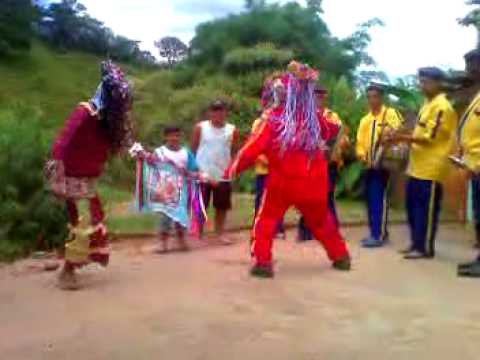 Folia de reis em Minas Gerais - Mais um vídeo de Folia de Reis em Andrelândia... Galera reunida pra ver os meninos mandarem versos... Fotos em wesleyblz.myflog.com.br Falow...