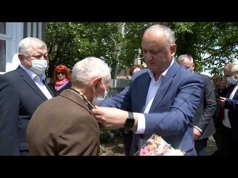 Глава государства вручил Орден Республики двум ветеранам из района Штефан-Водэ